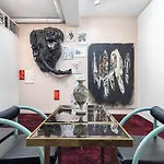 Guestready - Artist Loft With A Vertical Garden