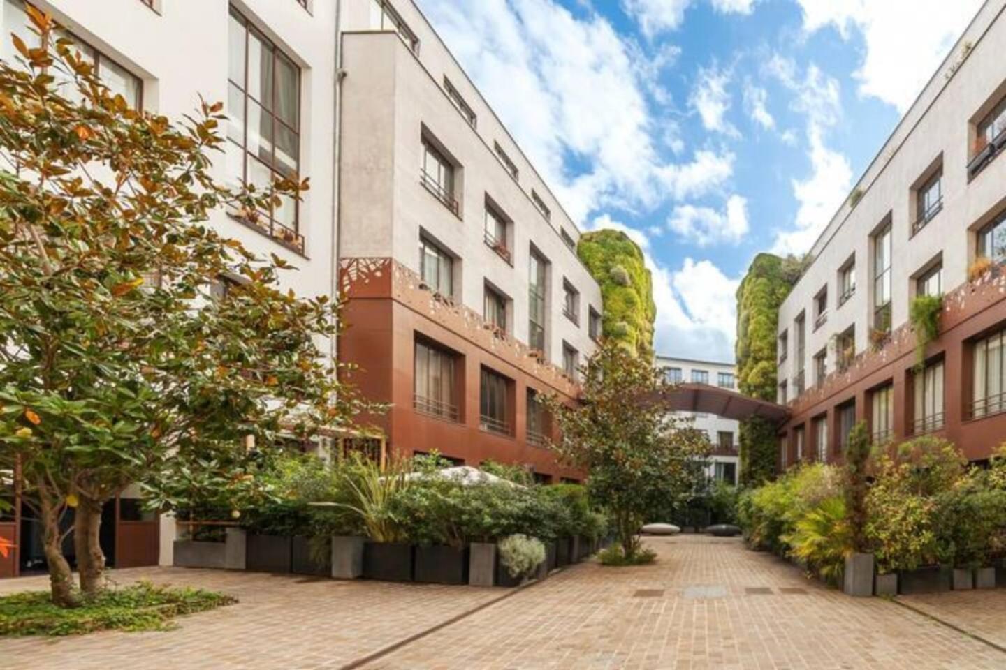 Guestready - Artist Loft With A Vertical Garden Apartment *